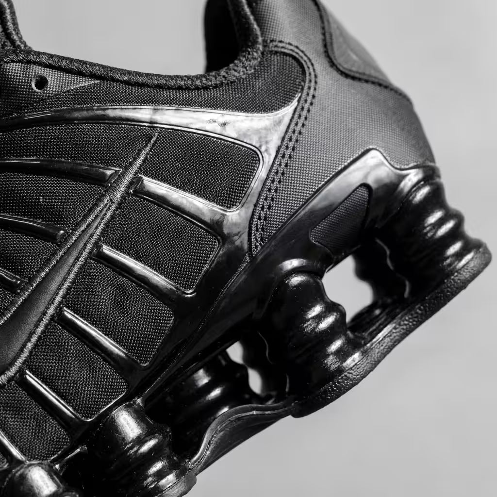 Nike Shox TL AV3595-002 mechanical piston hardware and compression pillar verification close-up.
