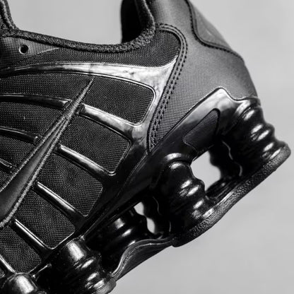 Nike Shox TL AV3595-002 mechanical piston hardware and compression pillar verification close-up.