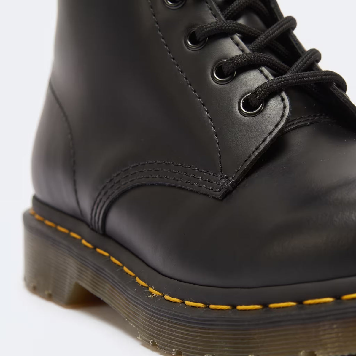 حذاء بوت Dr Martens 1460 جلد أملس أسود