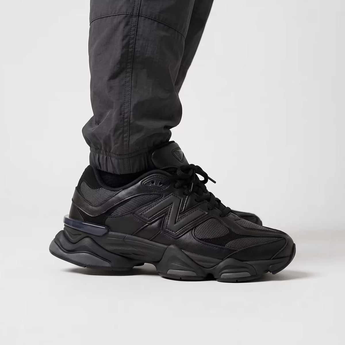 New Balance 9060 Triple Black U9060NRI