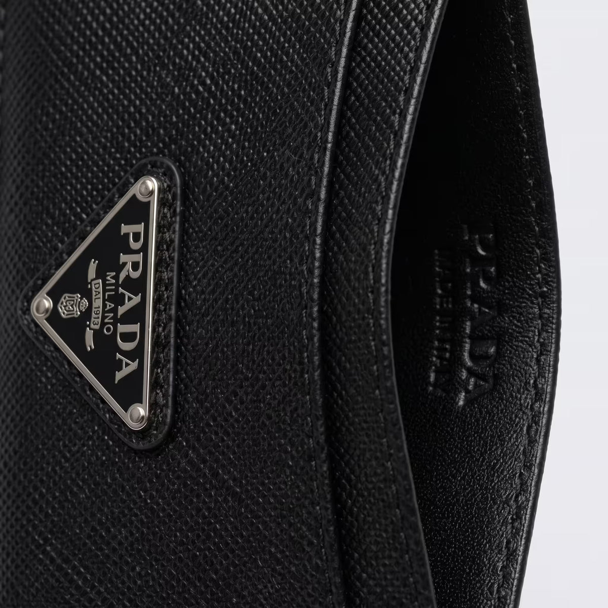 Porta-Cartões Prada em Couro Saffiano Preto